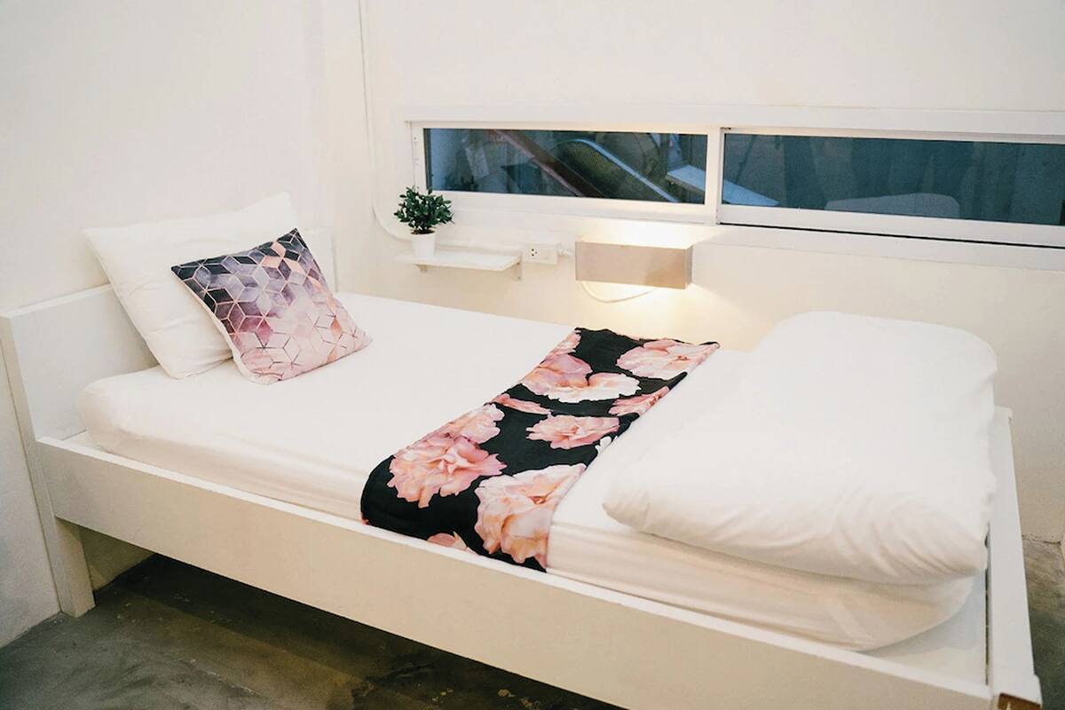 Triple Room, Shared Bathroom | WiFi (free), bed sheets