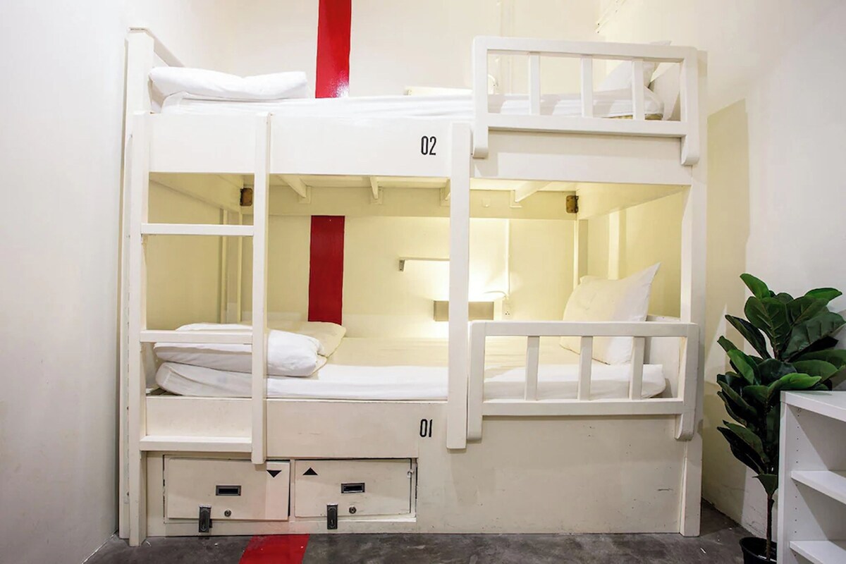 WiFi (free), bed sheets