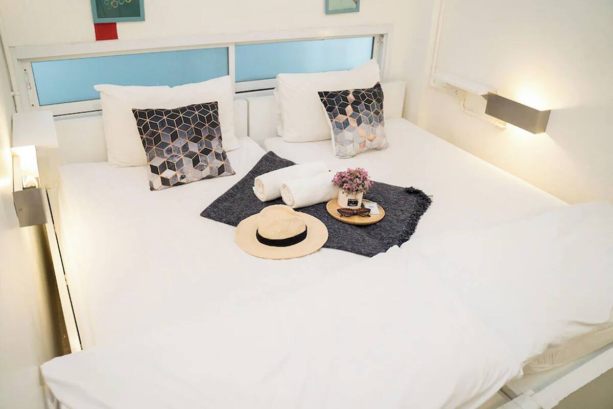 Twin Room, Shared Bathroom | WiFi (free), bed sheets