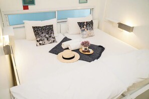 Twin Room, Shared Bathroom | Free WiFi, bed sheets