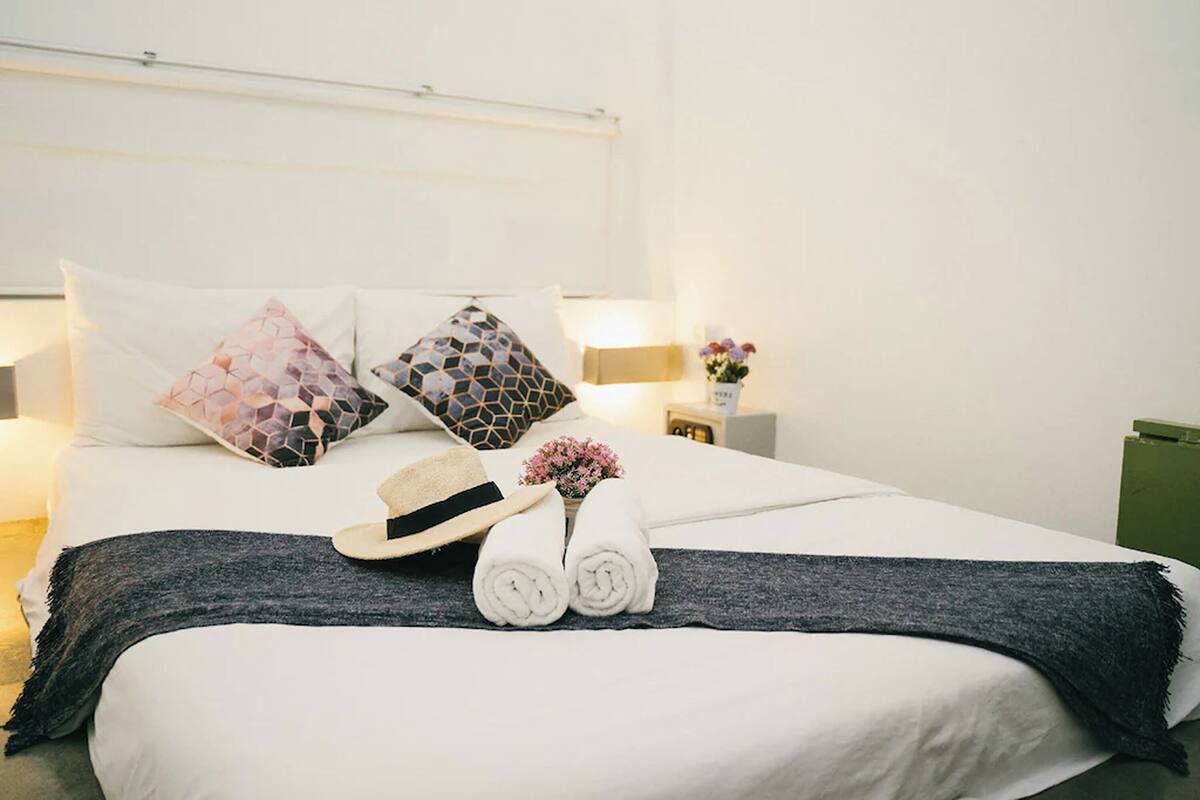 Standard Room, Private Bathroom | WiFi (free), bed sheets