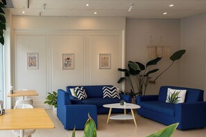 Lobby sitting area - Indian Bites Hostel (Chiang Mai)