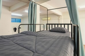 Slaapzaal, gemengde slaapzaal | Verduisterende gordijnen, gratis wifi, beddengoed