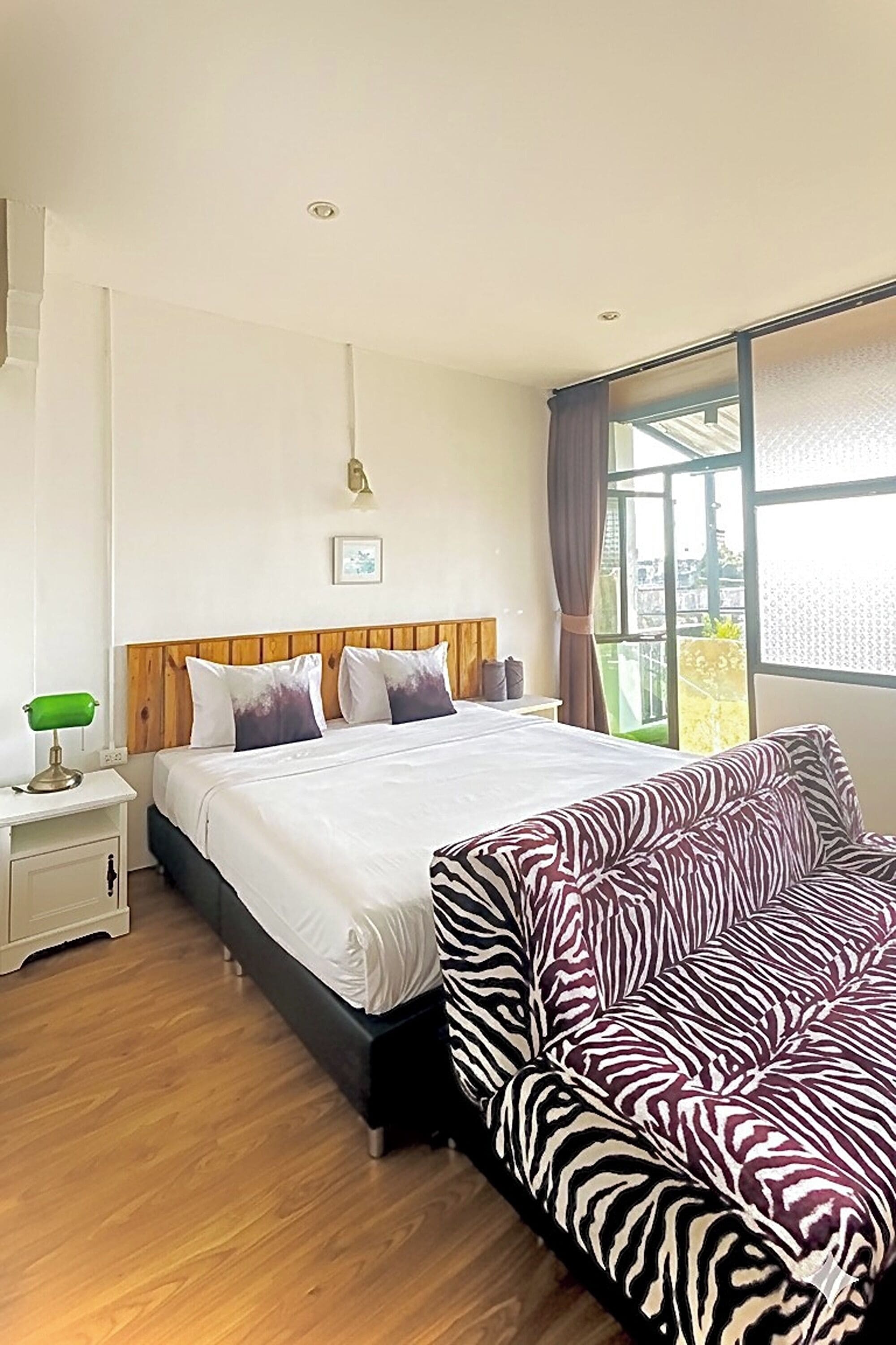 华丽客房, 阳台 | 迷你吧、办公桌、熨斗/熨板、免费 WiFi