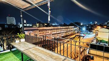 Deluxe-Zimmer, Balkon | Terrasse/Patio