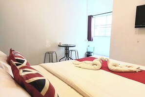 标准双人房 | 迷你吧、办公桌、熨斗/熨板、免费 WiFi