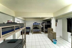 7-Bed Mixed Dormitory Room - Satop Travelers Guesthouse (Chiang Mai)