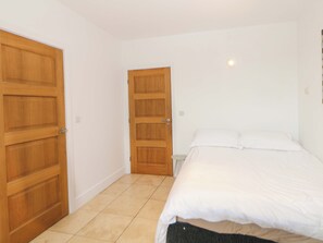 4 bedrooms, individually decorated, individually furnished, free WiFi