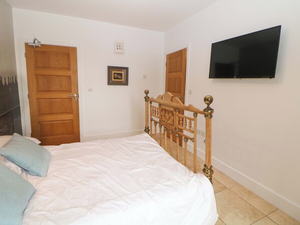 4 bedrooms, individually decorated, individually furnished, free WiFi