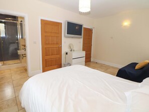 4 室のベッドルーム、客室ごとに異なる装飾、客室ごとに異なるインテリア、WiFi (無料)