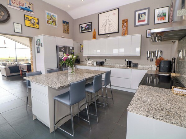 Dishwasher, cookware/dishes/utensils