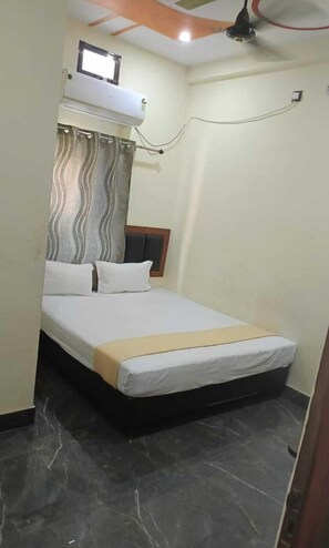 Double Room | Rollaway beds, free WiFi, bed sheets