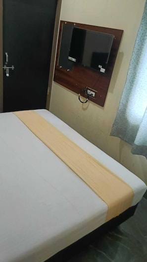 Double Room | Rollaway beds, free WiFi, bed sheets