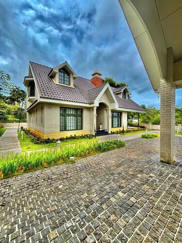 4-bedroom cottage in awesome Kalpetta with AC