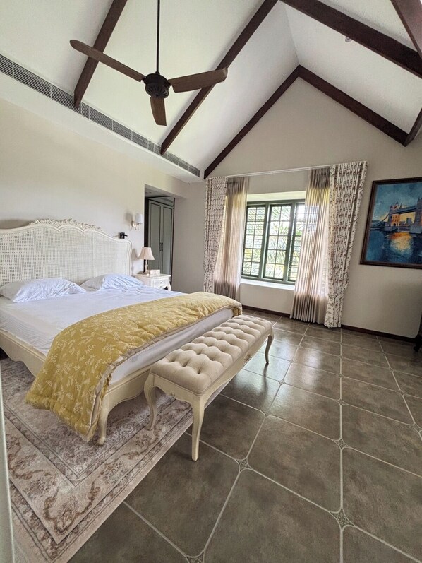4 habitaciones, tabla de planchar con plancha, internet y ropa de cama