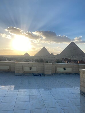 Terrace/patio - Pyramids Kingdom RZ Hotel (Giza)