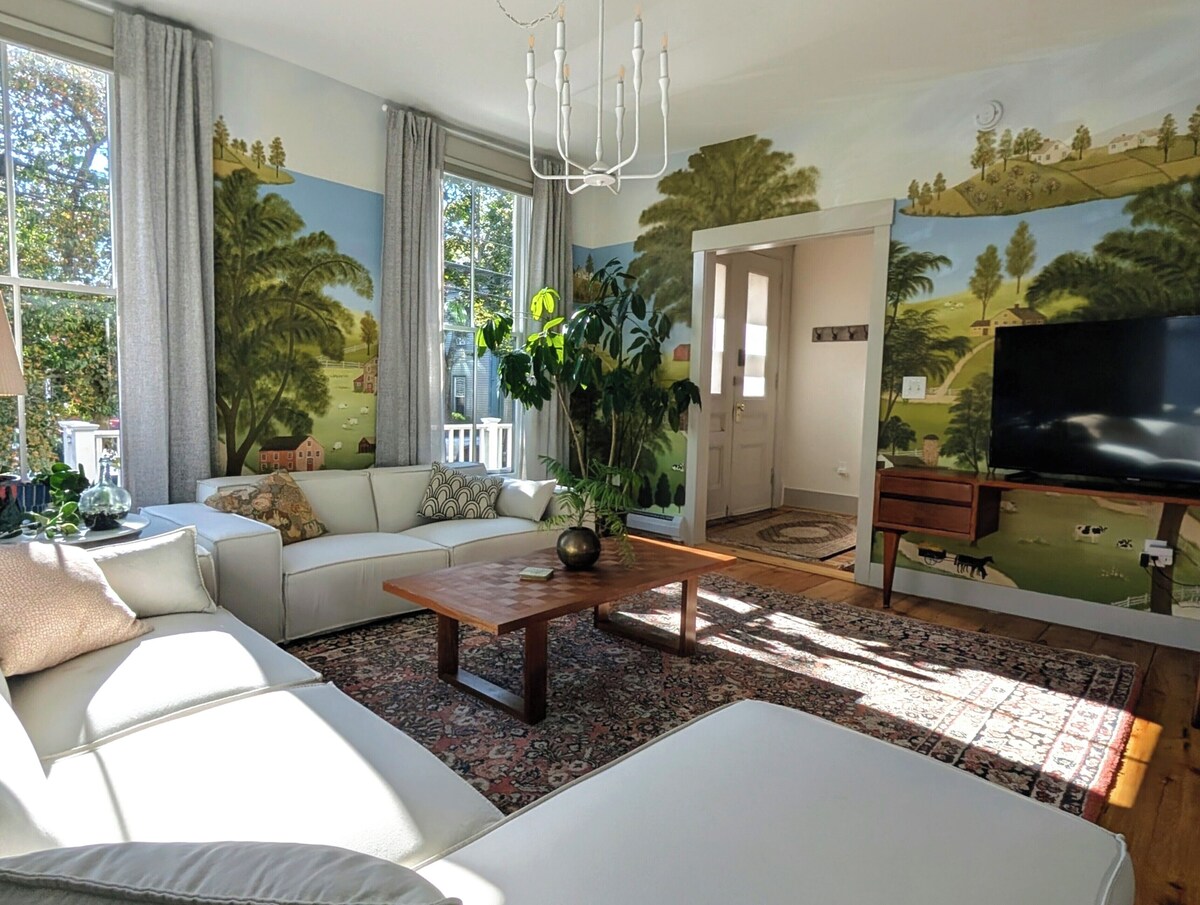 Chic 3-bedroom house in Munjoy Hill with off-street parking.