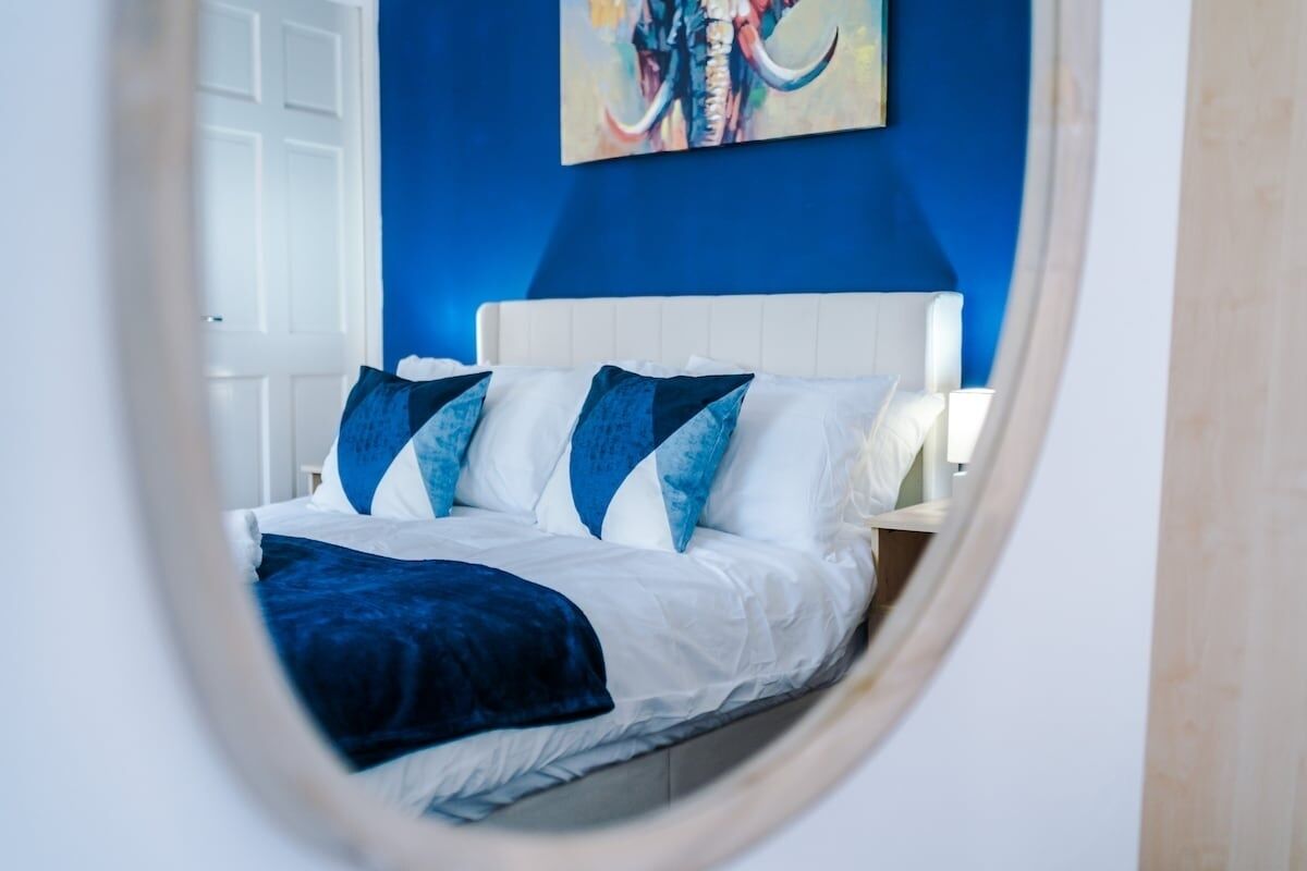 4 bedrooms, desk, iron/ironing board, travel cot