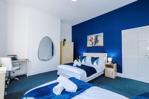 4 bedrooms, iron/ironing board, Internet, bed sheets