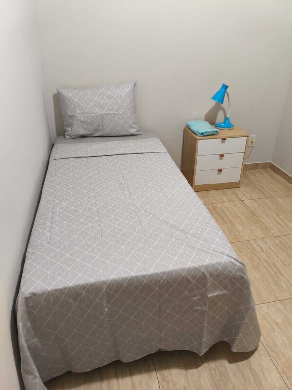 3 bedrooms, bed sheets