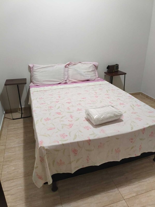 3 bedrooms, bed sheets