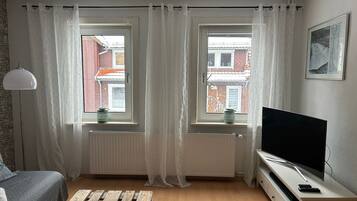 Fernseher, DVD-Player, Stereoanlage