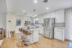 Mikrobølgeovn, ovn, kogeplade, opvaskemaskine