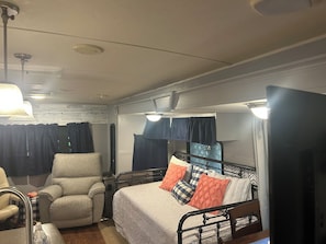 2 quartos, ferros/tábuas de passar roupa, Wi-Fi, roupa de cama