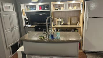 雪櫃、微波爐、爐具、咖啡機/沖茶器