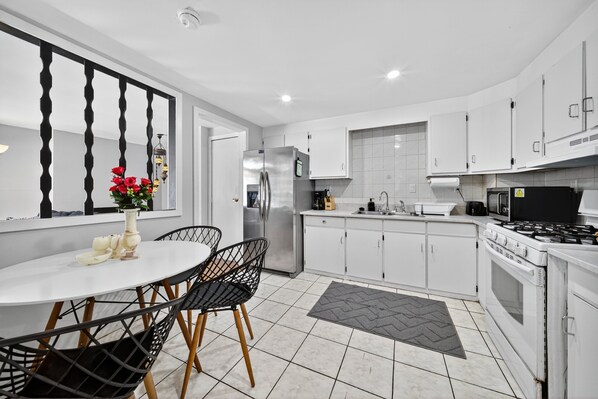 Fridge, microwave, oven, coffee/tea maker