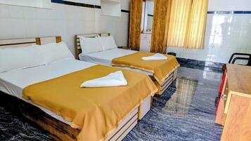 Classic Shared Dormitory | Free WiFi