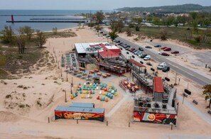 Beach nearby, sun-loungers, beach towels