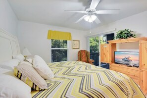 4 bedrooms, iron/ironing board, travel crib, free WiFi - St. Simons Island Townhouse Vacation Rental (Saint Simons Island)