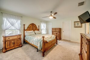 4 bedrooms, travel crib, WiFi, bed sheets