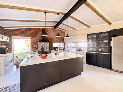 Tremendous family-pet friendly, Stilbaai home