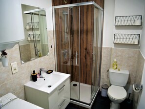Dusche, Handtücher, Seife, Toilettenpapier