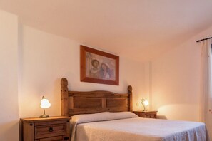 2 bedrooms, individually furnished, bed sheets - Scenic Bungalow Retreat in Pozo Alcon (Pozo Alcon)