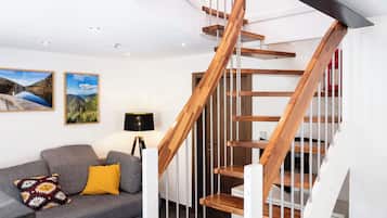 Fernseher, Kamin, Stereoanlage