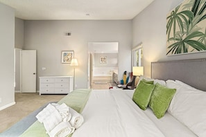 Ferienhaus, eigener Pool (4 Bedrooms) | 4 Schlafzimmer, laptopgeeigneter Arbeitsplatz, Bettwäsche