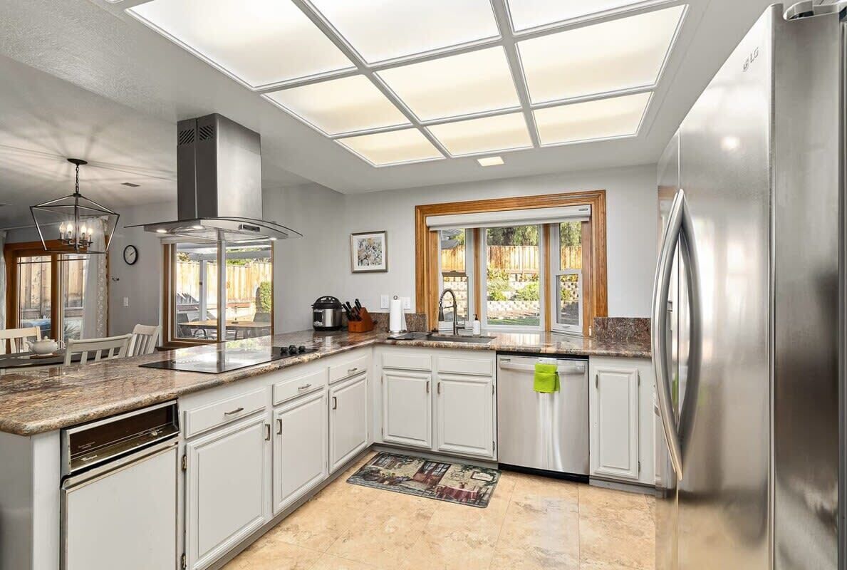 Hus (4 Bedrooms) | Eget kjøkken | Mikrobølgeovn, ovn og kaffetrakter/tekoker