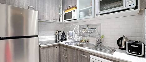 Réfrigérateur, micro-ondes, four, lave-vaisselle