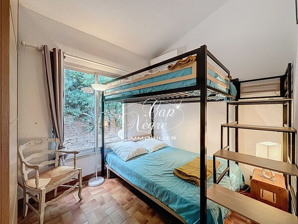 2 bedrooms, iron/ironing board