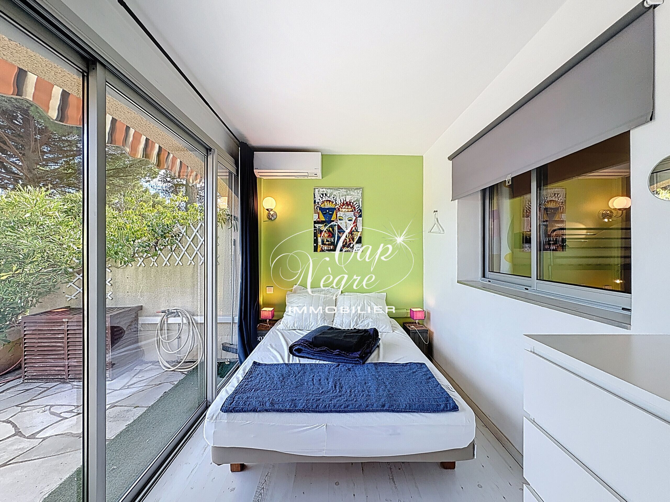 1 chambre, coffres-forts dans les chambres, fer et planche à repasser