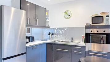 Réfrigérateur, micro-ondes, four, lave-vaisselle