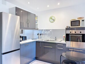 Réfrigérateur, micro-ondes, four, lave-vaisselle