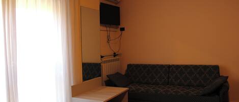 Habitació doble o amb dos llits individuals clàssica | Caixa forta a l'habitació i wifi gratuïta