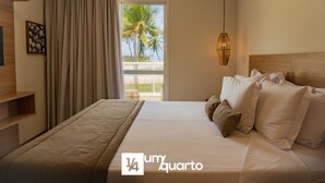 A hotel room with a bed, a bedside table, a lamp, and a view of palm trees through the window. - Baixio Residences by ¼ UmQuarto. (Baixio)