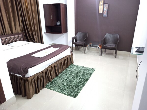 Economy Double Room, City View | Desk, laptop workspace, free WiFi
