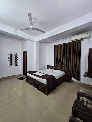 Economy Double Room, City View | Desk, laptop workspace, free WiFi