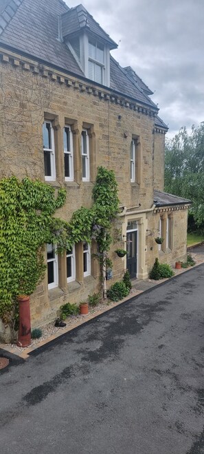 Luxury Apartment, Ensuite (Quiet Retreat) | View from property - Eastfield Lodge  (Leyburn)